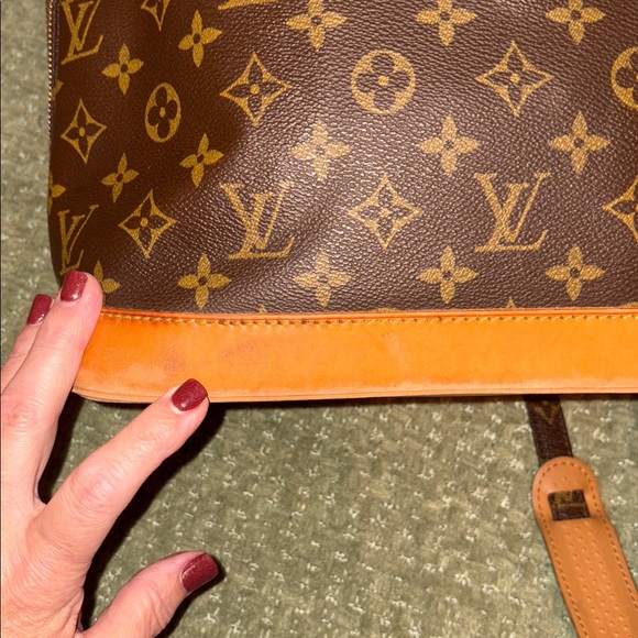 COA Louis Vuitton Monogram
ALMA PM
SATCHEL BAG with crossbody strap & dust bag - Picture 17 of 17